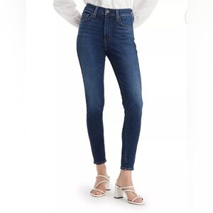 Levi’s 720 High Rise Super Skinny Dark Wash Sz 26/ 28 inseam excellent condition